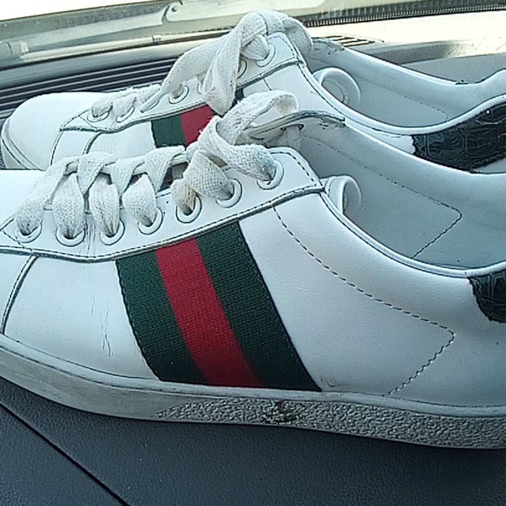Gucci White Leather Sneakers with Green and Red Stripe